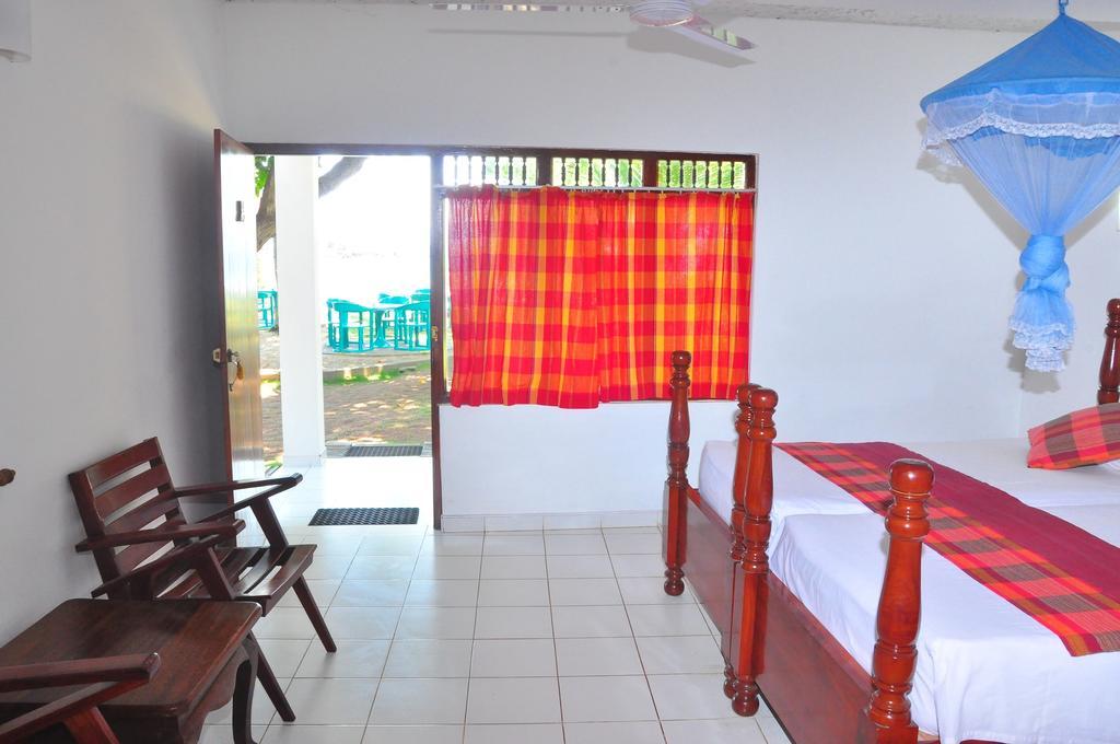 Ypsylon Tourist Resort Beruwala Buitenkant foto