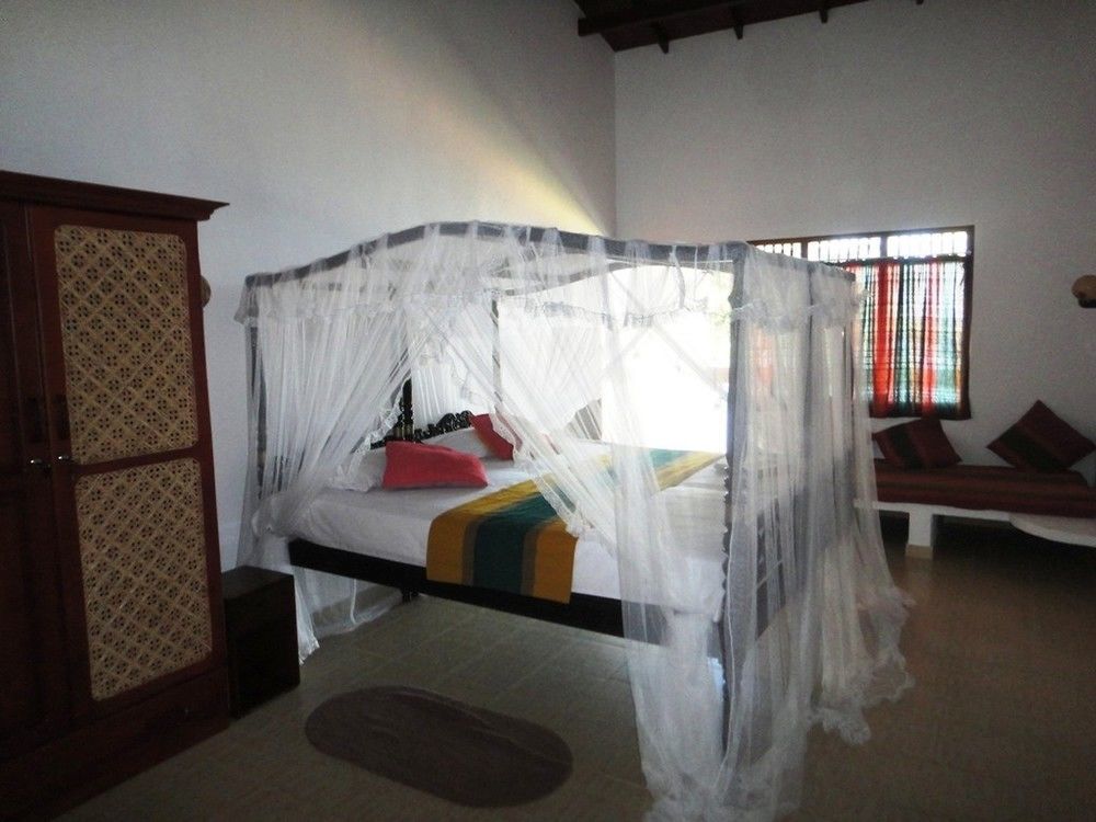 Ypsylon Tourist Resort Beruwala Buitenkant foto