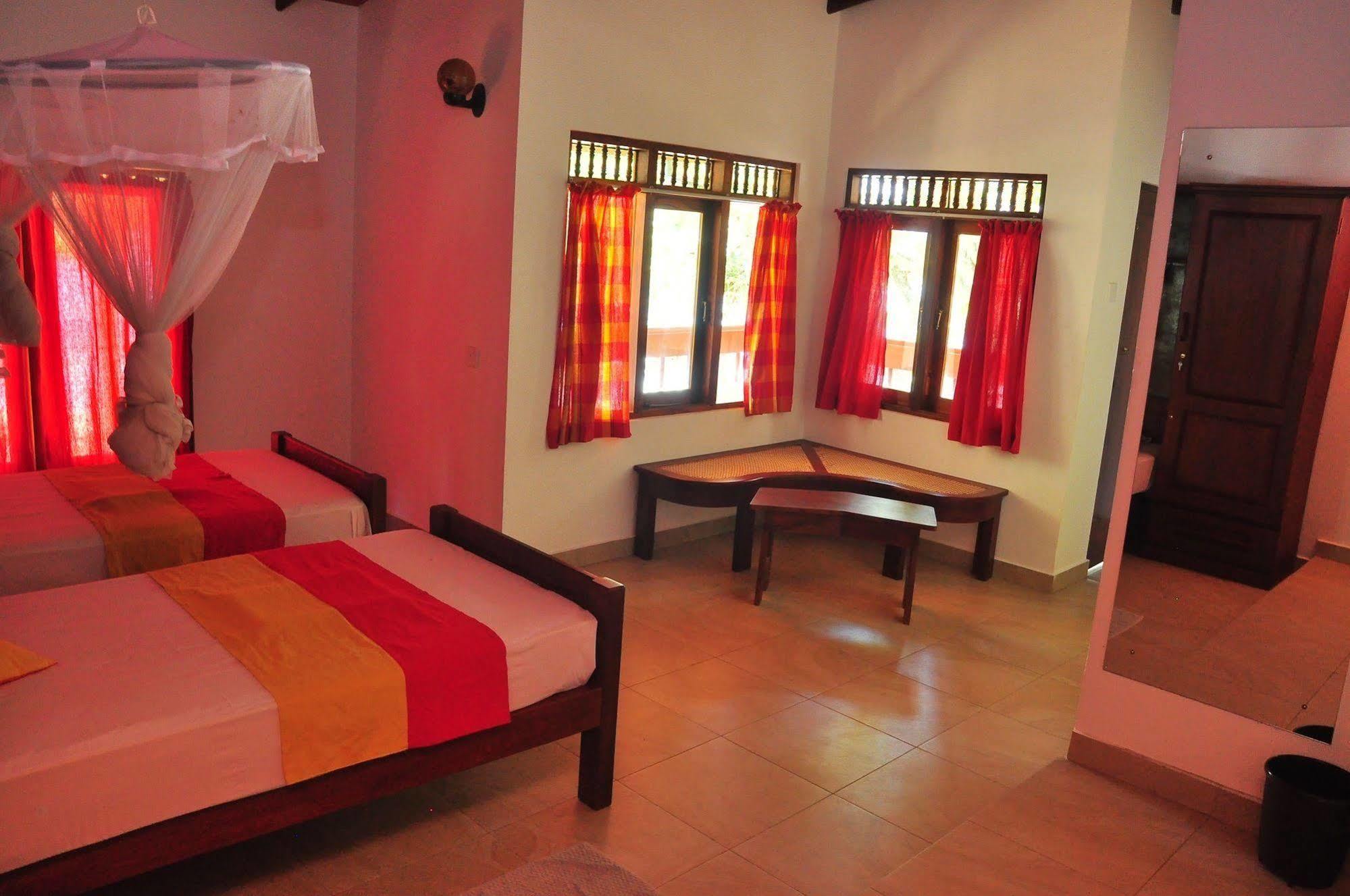 Ypsylon Tourist Resort Beruwala Buitenkant foto