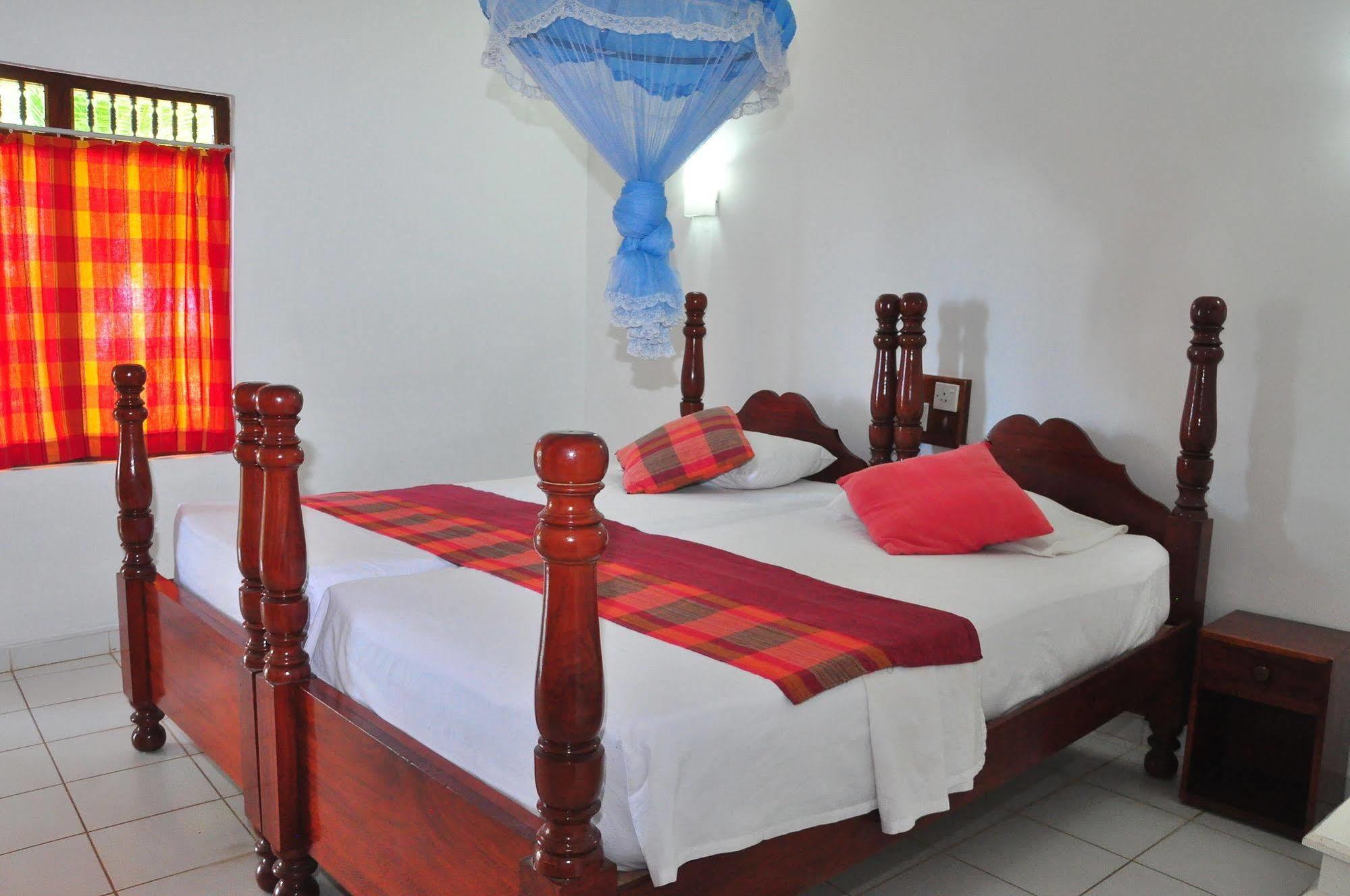 Ypsylon Tourist Resort Beruwala Buitenkant foto
